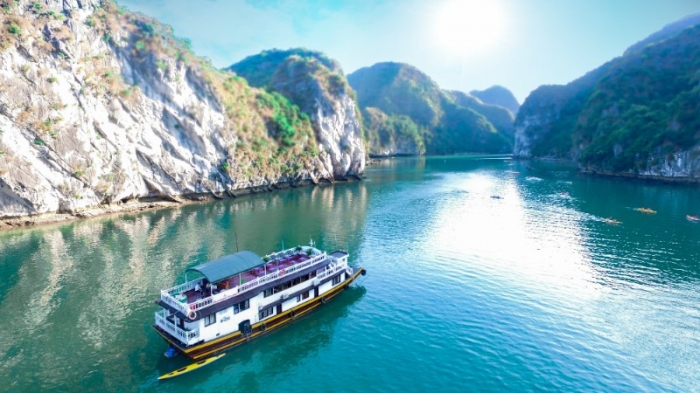 Sunlight Cruise Lan Ha bay 2 days 1 night