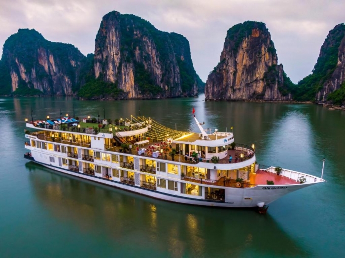 Ha Long Aquamarine Cruise 5 Star With Balcony Room