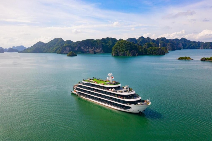 Ha Long - Lan Ha bay with Velar of the seas